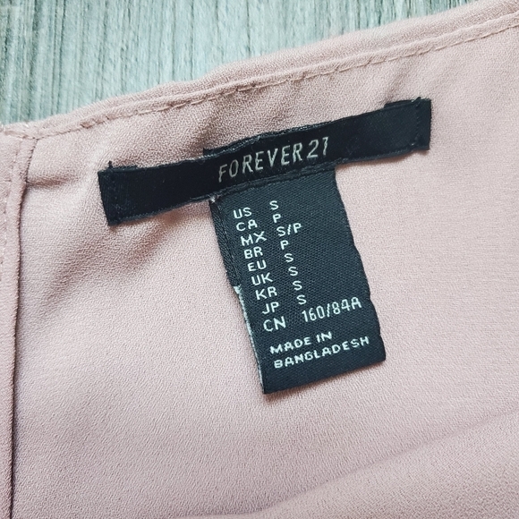 Contemporary Tiered Blouse - Picture 6 of 6